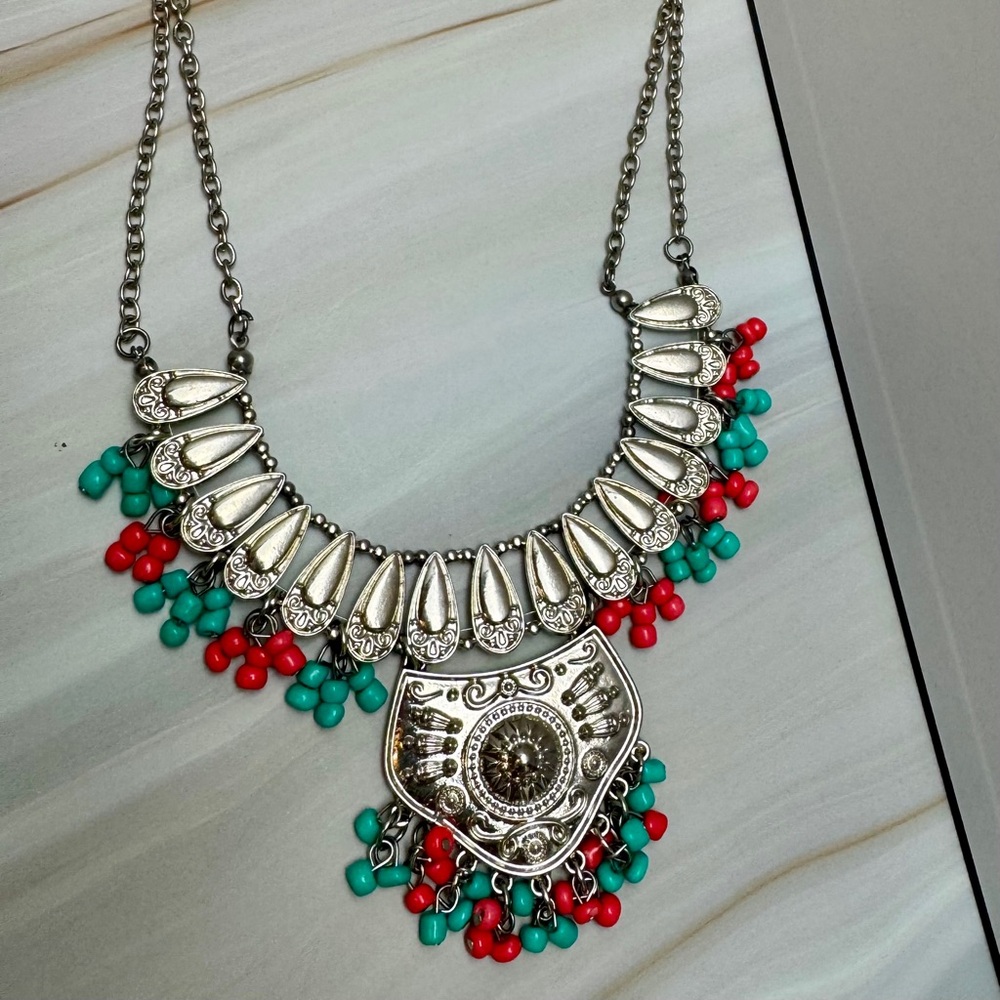 Silver tone Bead and Medallion Fashion Necklace - Picture 2 of 8